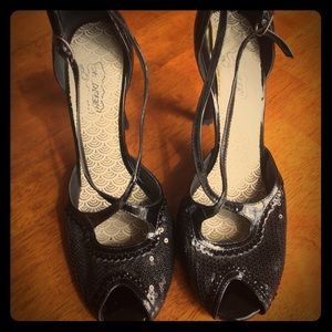 Oh Deer! Black Sequined Peep Toe Pump size 7.5